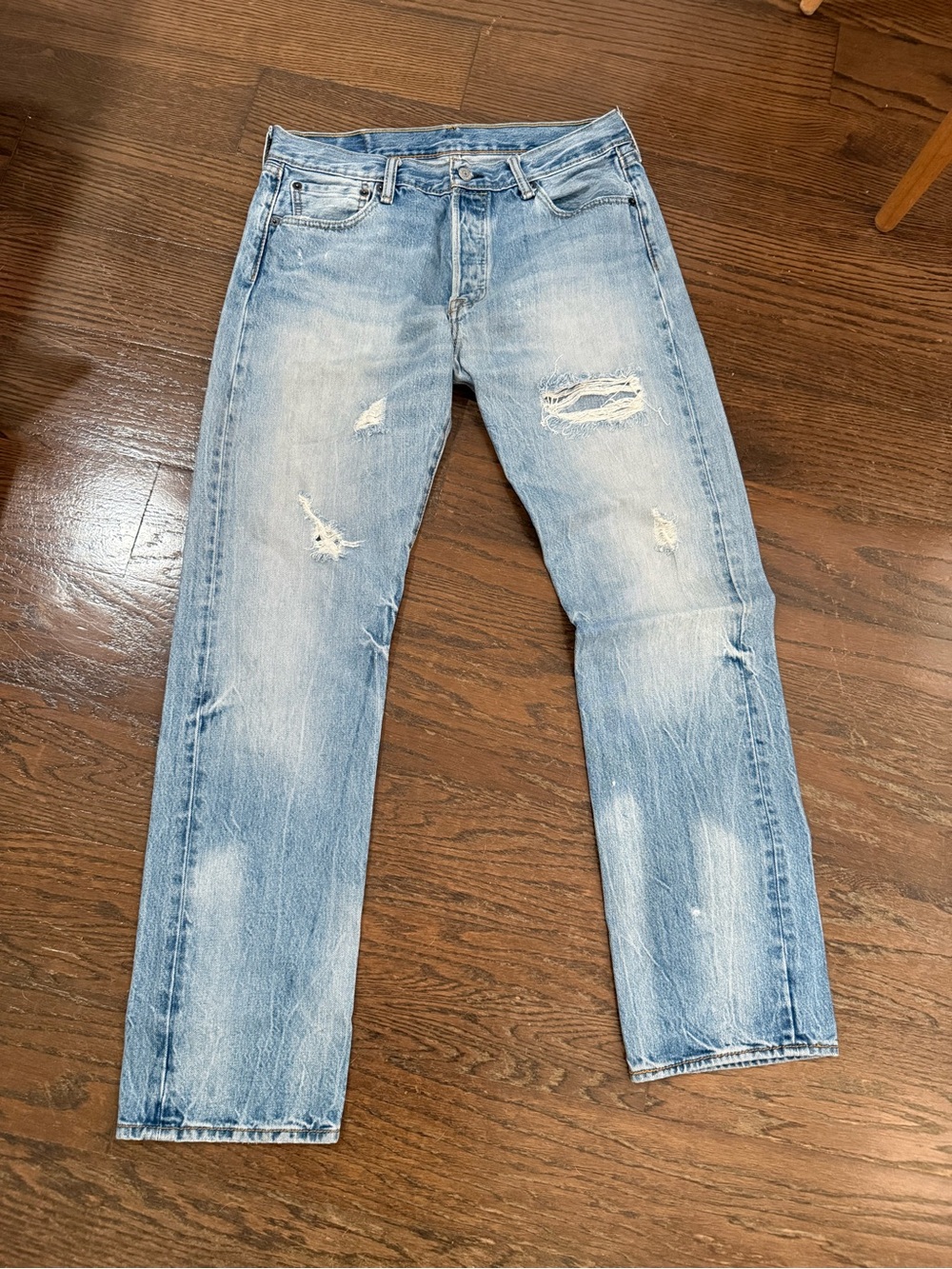 Distressed 501 Levi’s Jeans